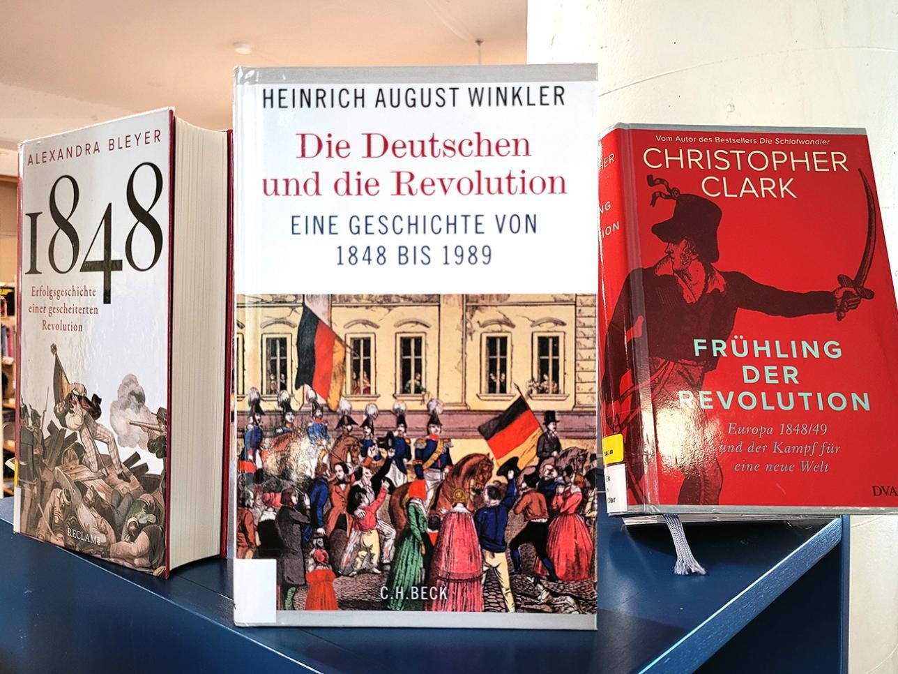 Bücher der Ausstellung in der Stadtbibliothek Rastatt zu 175 Jahre Badische Revolution
