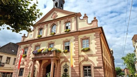 Photo extérieure de l'hôtel de ville historique de Rastatt
