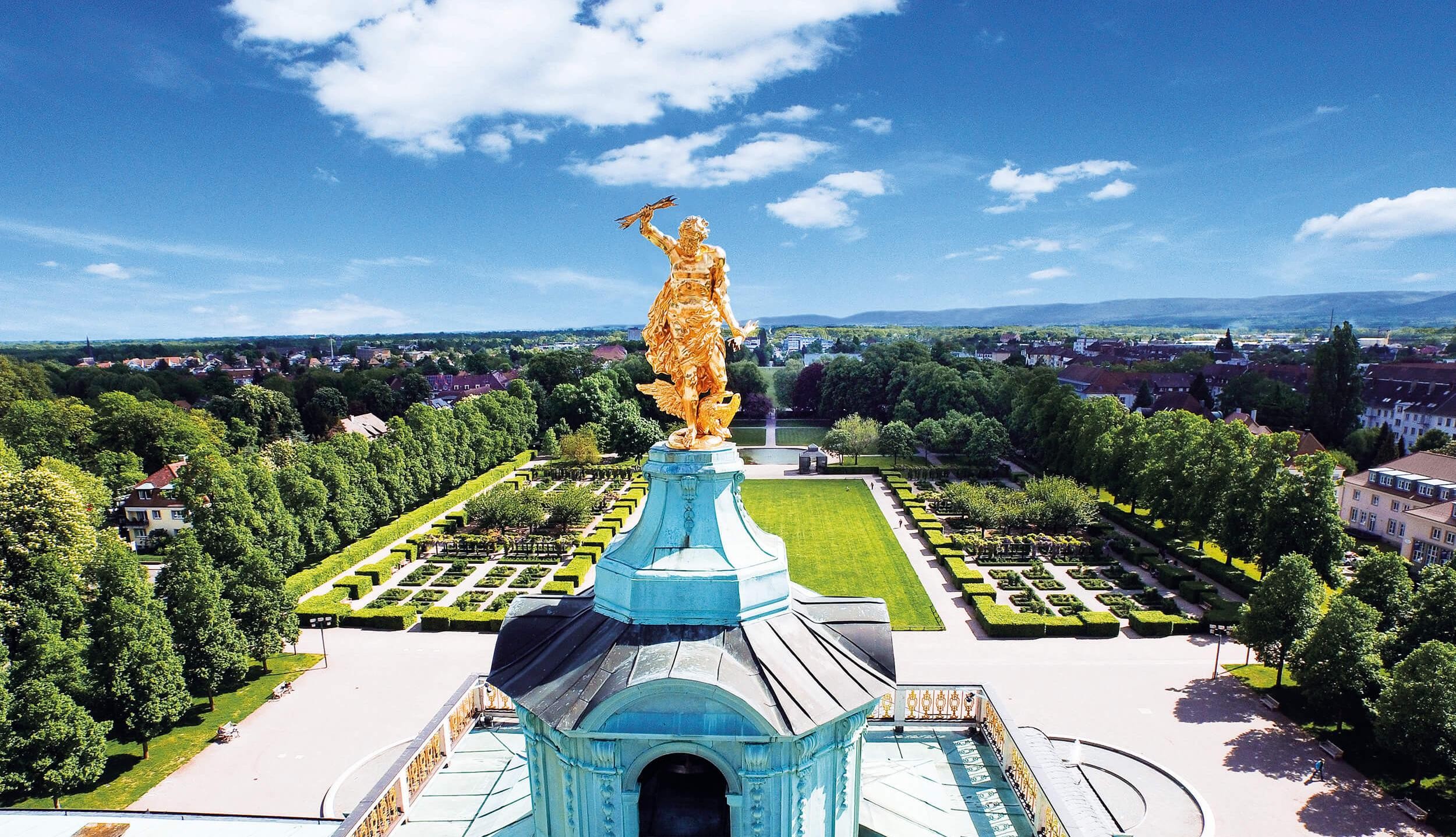 Goldener Mann Schloss Rastatt. Foto: Joachim Gerstner Goldener Mann auf dem Schloss Rastatt