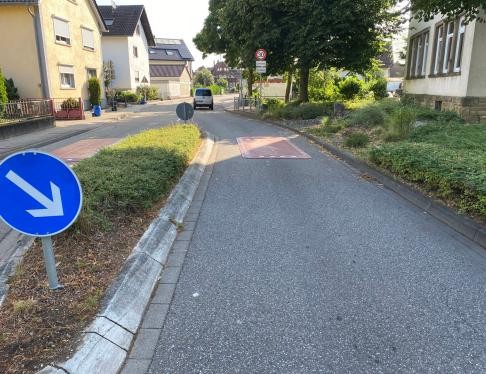 Berliner Kissen in Höhe der Grundschule