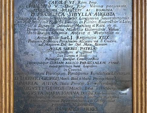 Die Kupferplatte mit der Grundsteinlegungsinschrift aus dem Hofpfarrhaus von 1725