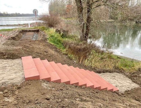 Sandsteintreppe an der Rheinpromenade