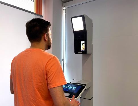 Das PointID Gerät im Bürgerbüro Rastatt, zum Erstellen von digitalen biometrischen Passbildern