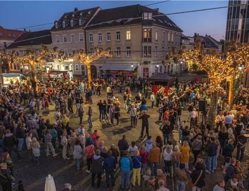 Der Marktplatz in Rastatt verwandelte sich in eine große Tanzfläche