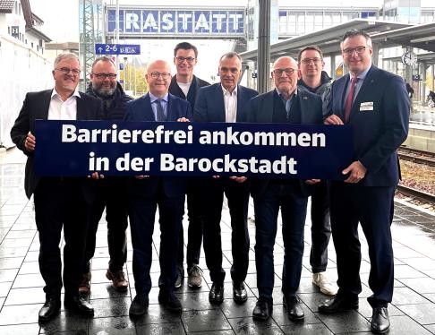 Gruppenfoto Einweihung barrierefreier Bahnhof Rastatt