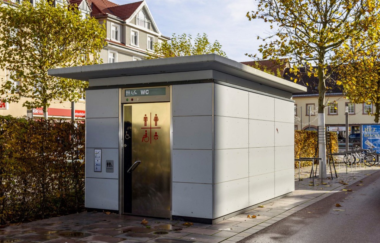 Dans la Kaiserstraße supérieure, il y a des toilettes publiques pour les personnes handicapées.