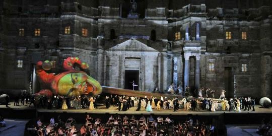 Das berühmte Opernfestival "Choregies d'Orange" im antiken Theater.