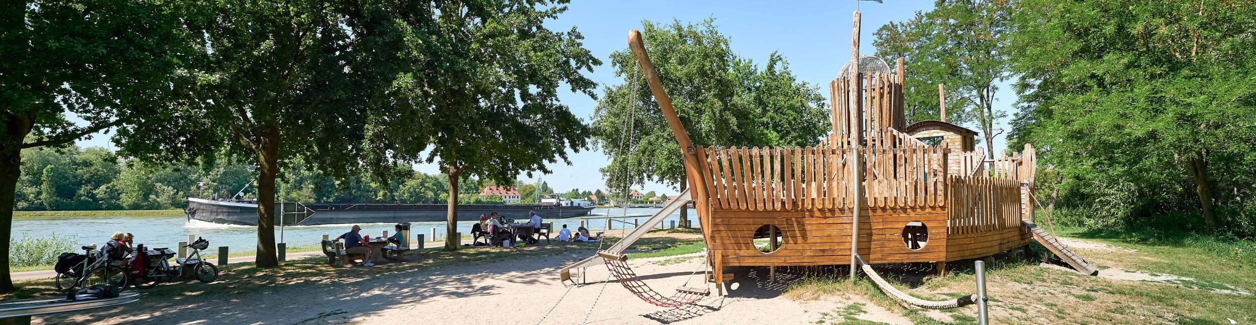 Playground on the banks of the Rhine in Plittersdorf