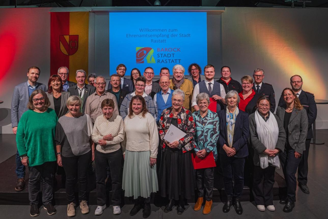 Group picture with honorary citizens