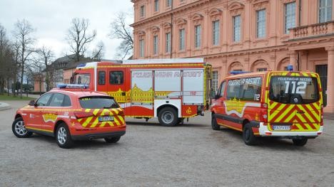 Camions de pompiers devant le château de Rastatt