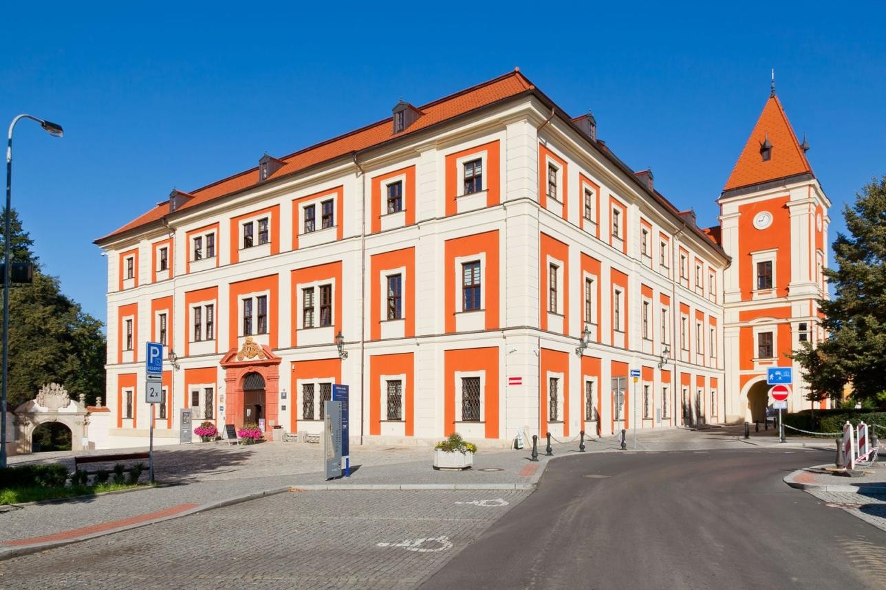 Le château d'Ostrov vu de l'extérieur, photo Marek Vaneš.