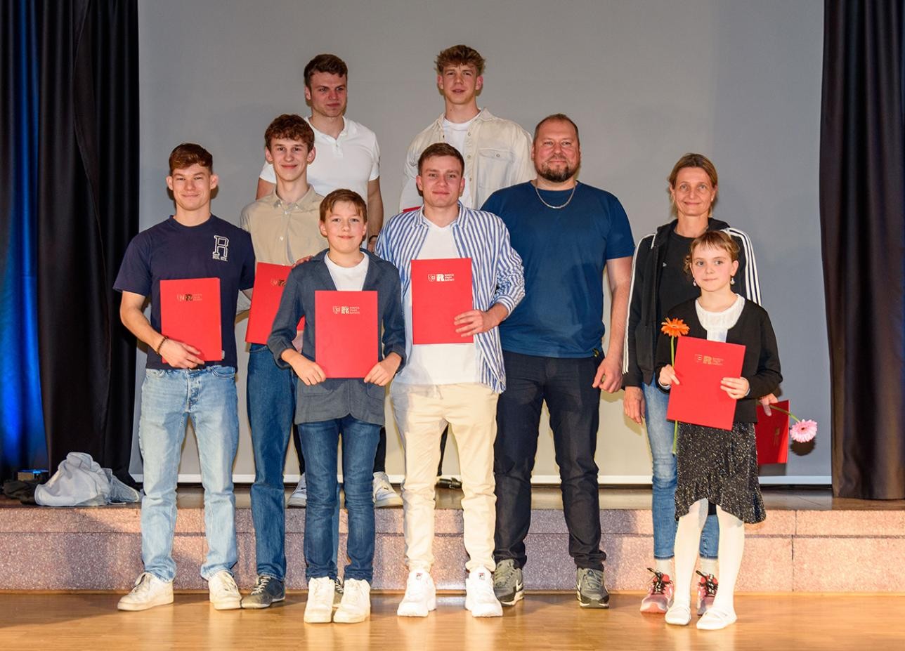 Group photo evening of sport