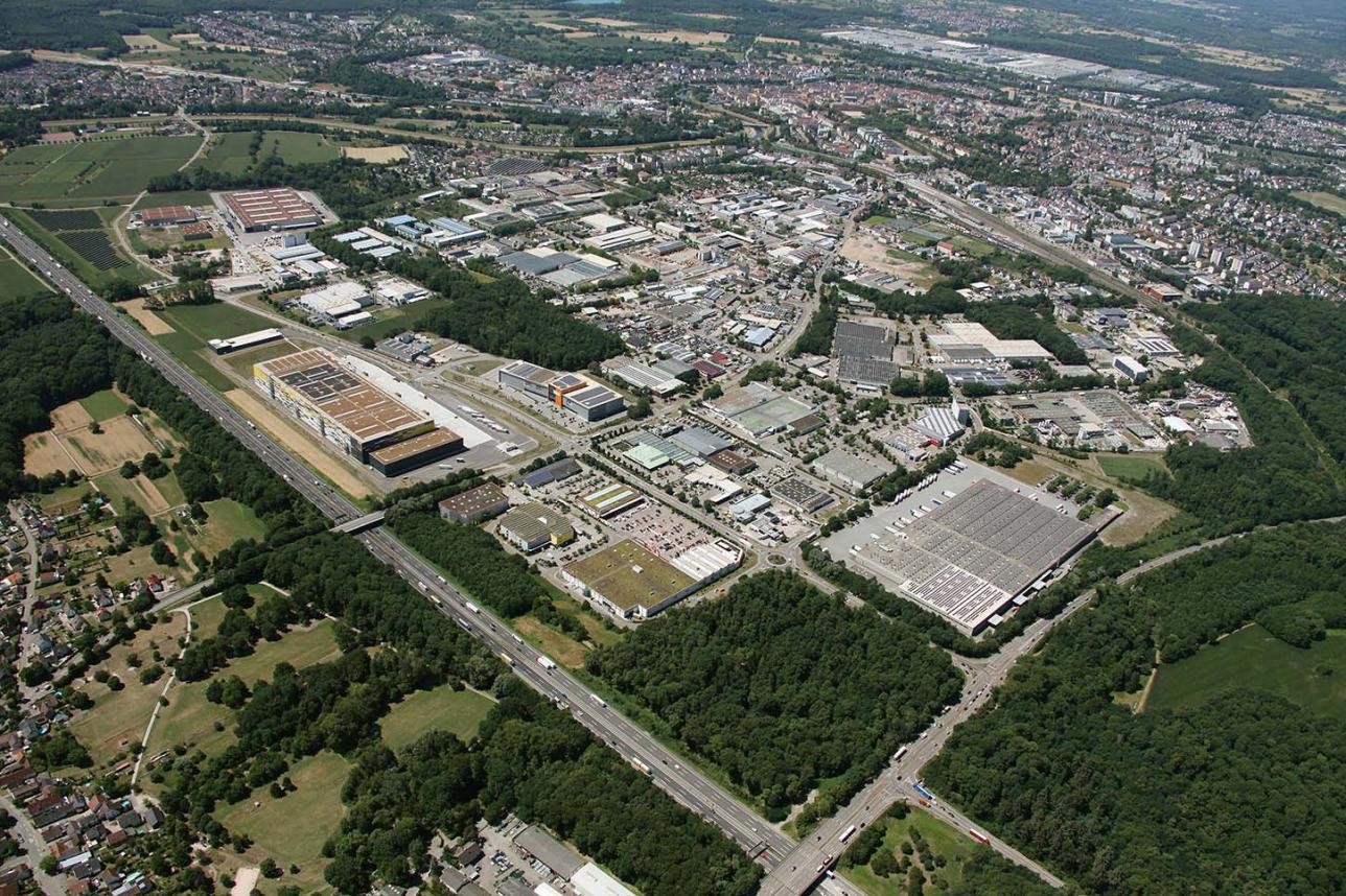 Vue aérienne de la zone commerciale et industrielle Est