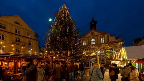 Christmas market in Rastatt with stalls and people