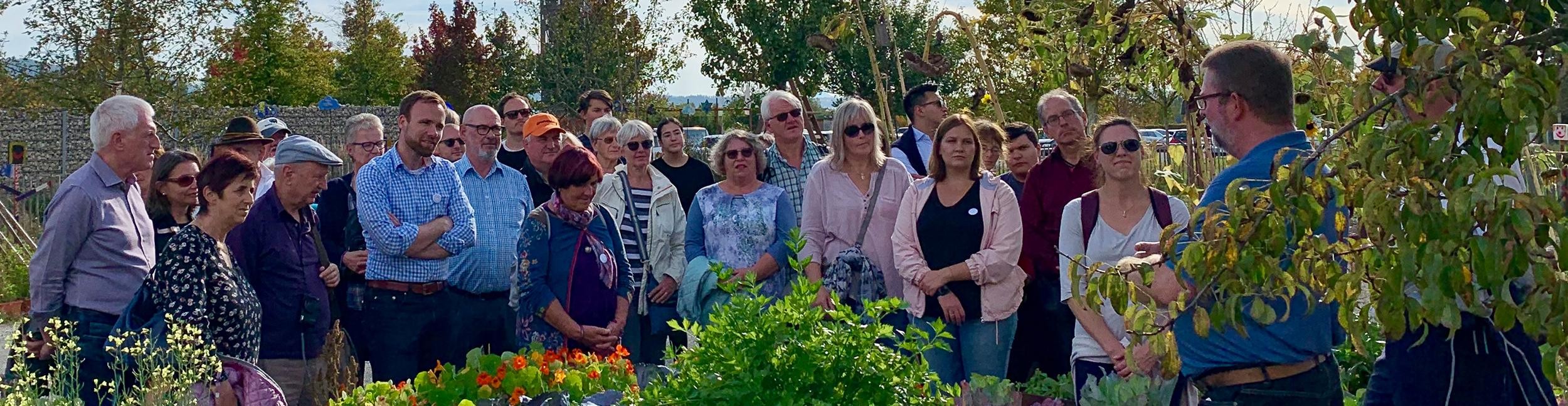 Besuch der Landesgartenschau in Schwäbisch Gmünd. Foto: Stadt Rastatt/Heike Dießelberg Besuch der Landesgartenschau in Schwäbisch Gmünd. Das Bild zeigt die versammelten Bürgerinnen und Bürger vor Ort.