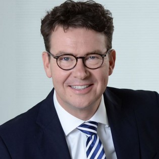 Porträtfoto Dr. Alexander Pischon, Vorsitzender der Geschäftsführung Verkehrsbetriebe Karlsruhe