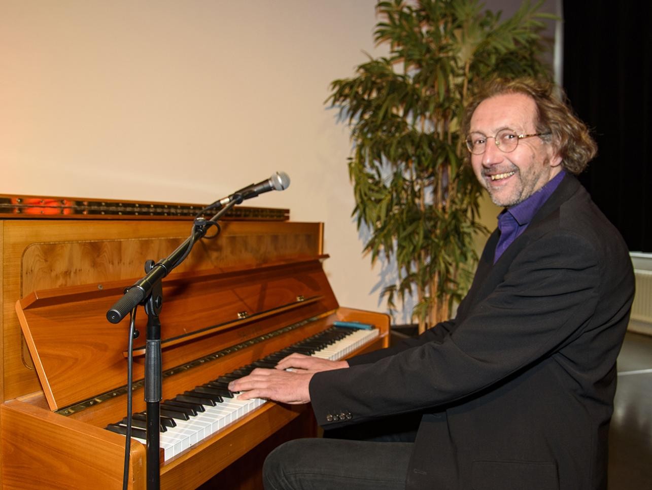 Un pianiste sur scène lors de la réception des citoyens 2023