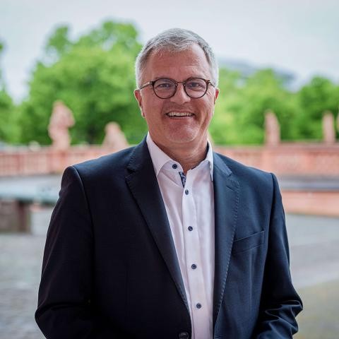 Porträtfoto Oberbürgermeister Hans Jürgen Pütsch