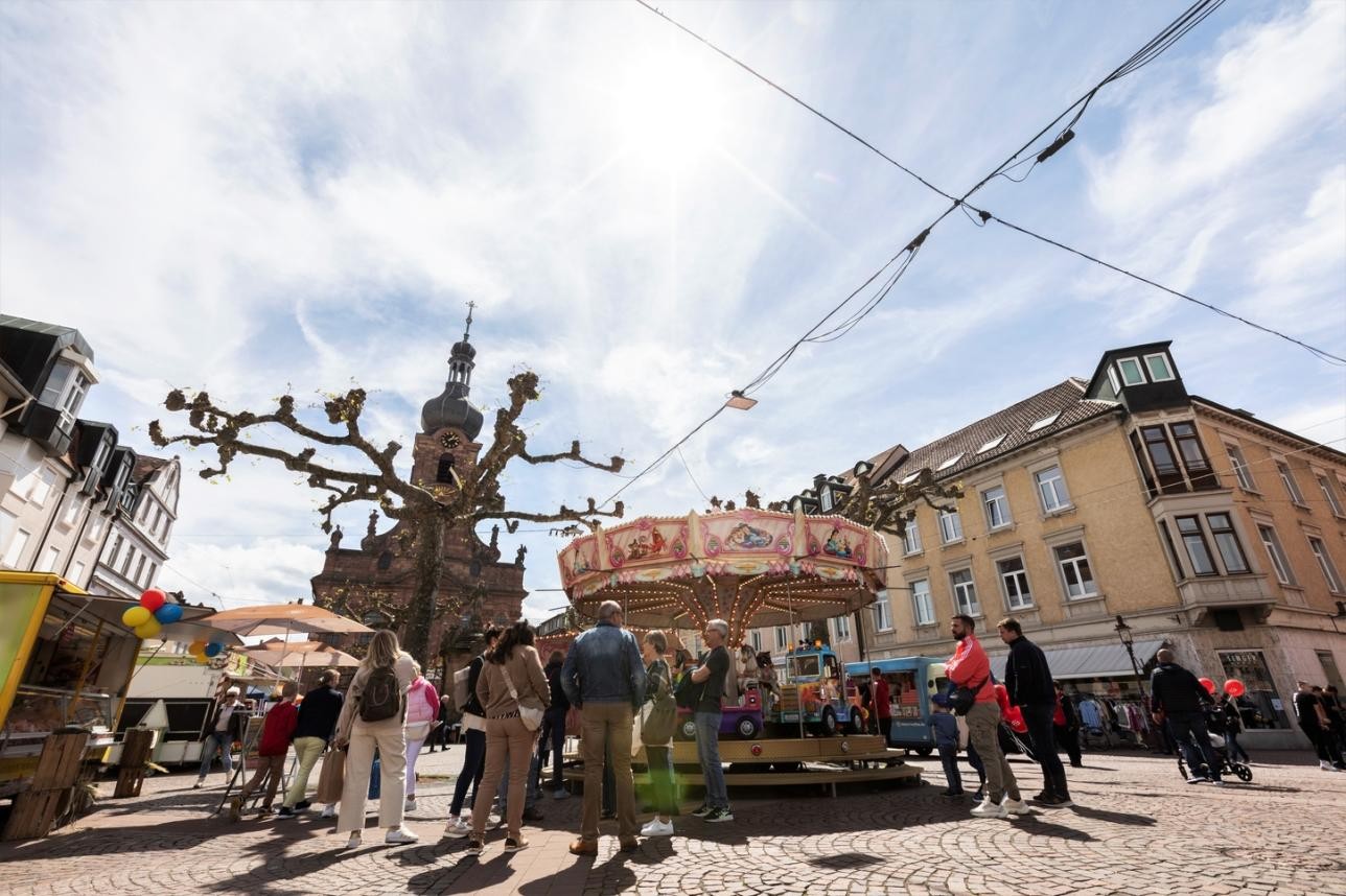 Großes Angebot für die ganze Familie beim Verkaufsoffenen Sonntag in Rastatt. Foto: Ulrike Klumpp Karussell beim Verkaufsoffenen Sonntag