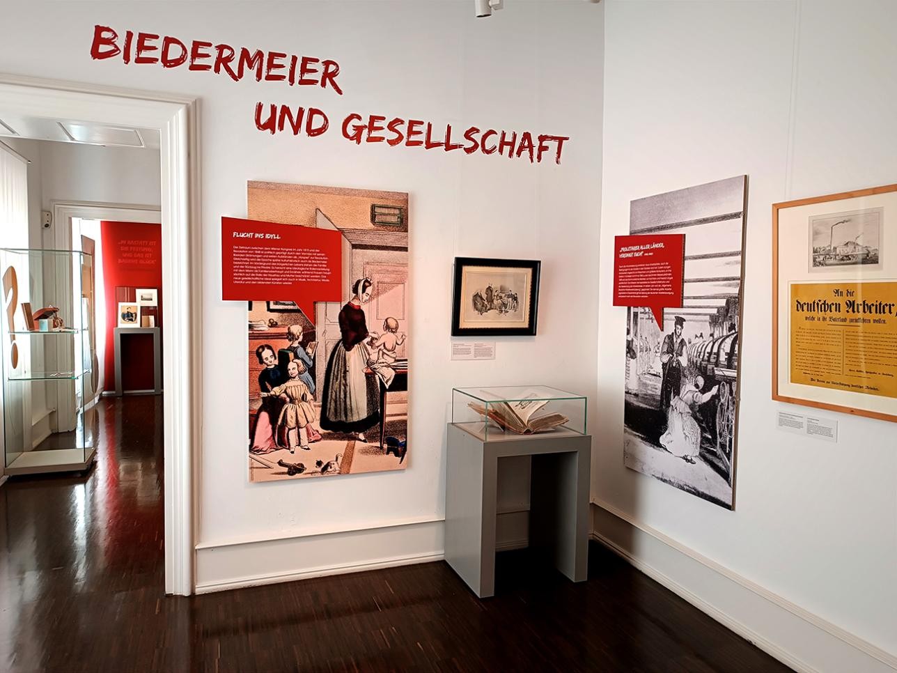 Raum mit Bildern und Infotexten zu der Sonderausstellung: "Für die Freiheit! Rastatt und die Revolution 1848/49"