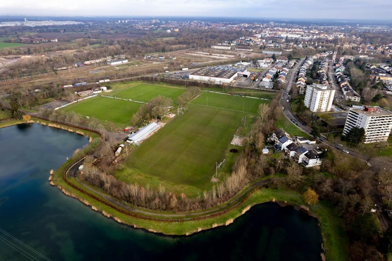 Der Münchfeldsee in Rastatt von oben. 