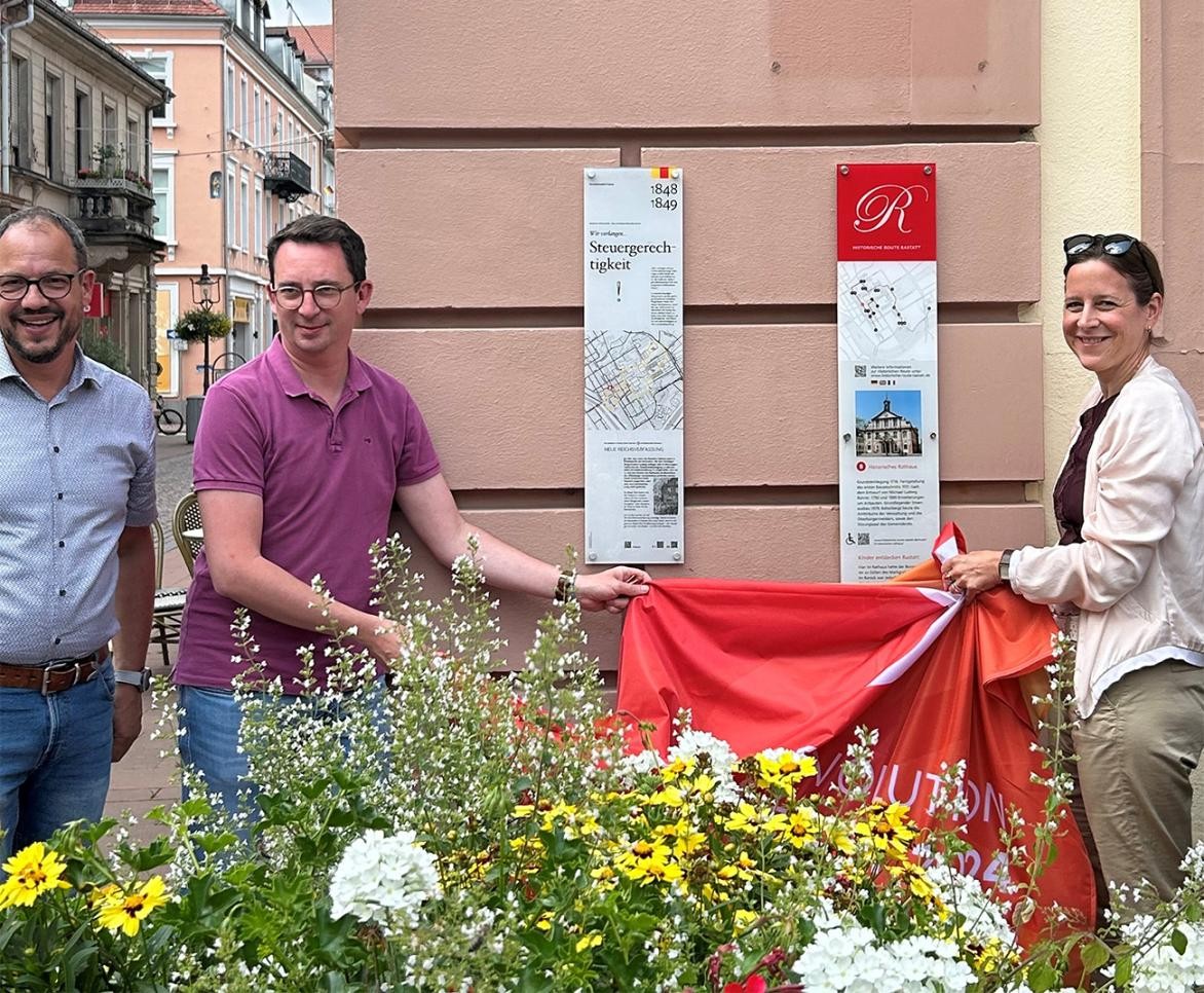 Mayor Monika Müller together with the parliamentary group chairmen Mathias Köppel and Jonas Weber