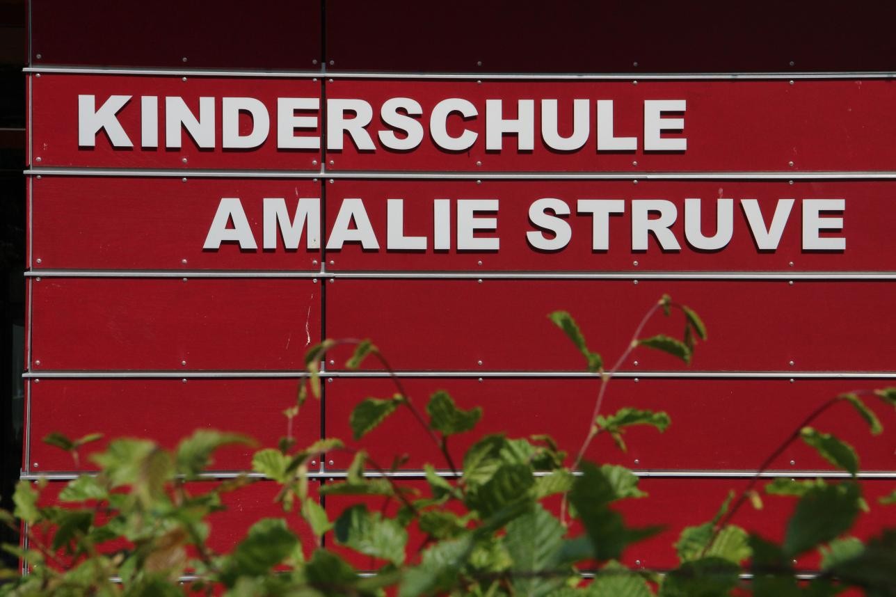 Schild Kinderschule Amalie Struve