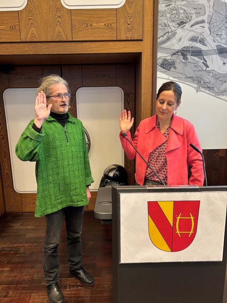 Manuel Hummel wurde am 20.02.2025 von Oberbürgermeisterin verpflichtet. (Foto: Stadt Rastatt / Caroline Lang) : Manuel Hummel wird von Oberbürgermeisterin Monika Müller verpflichtet.