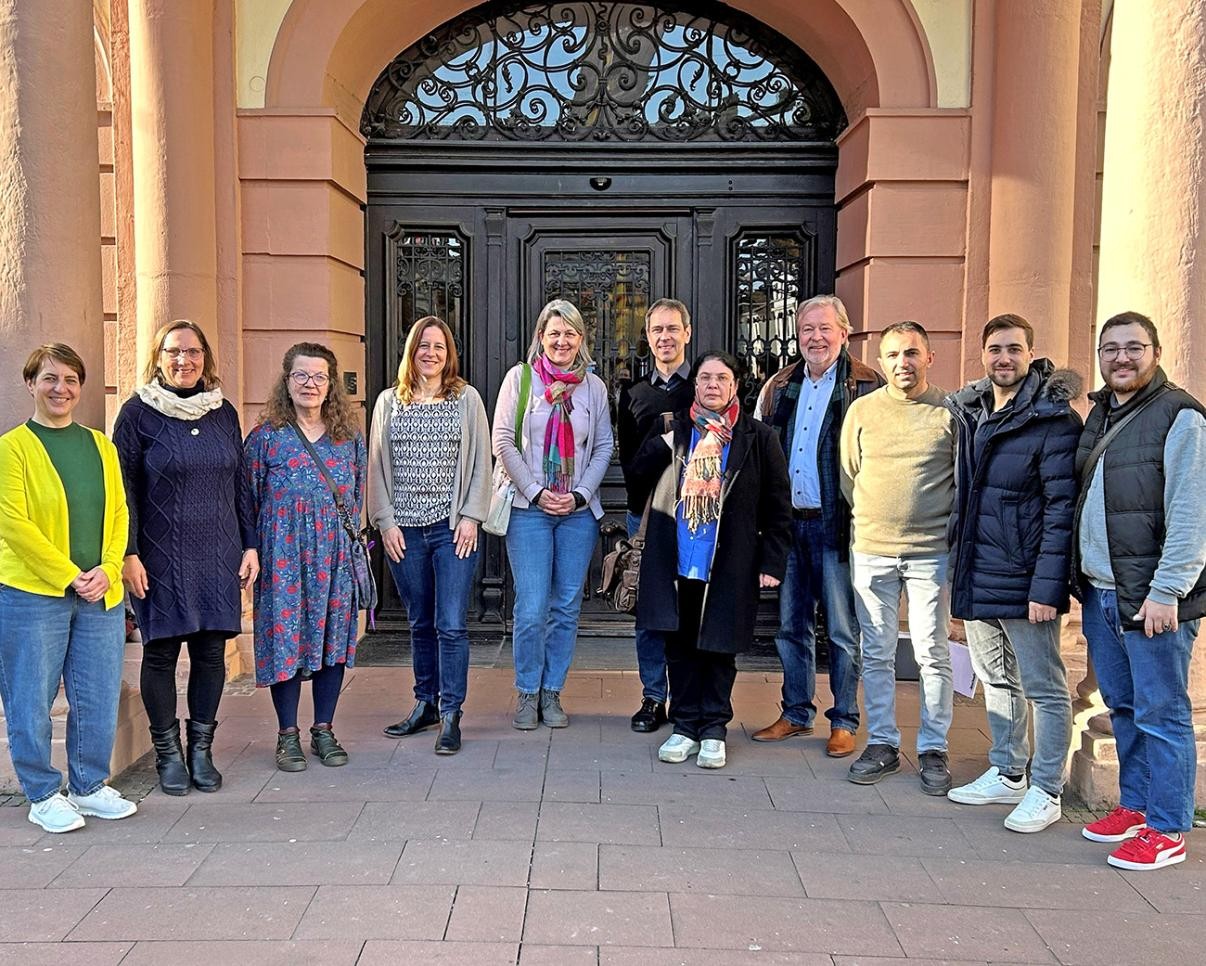 Gruppenfoto vor dem Rathaus