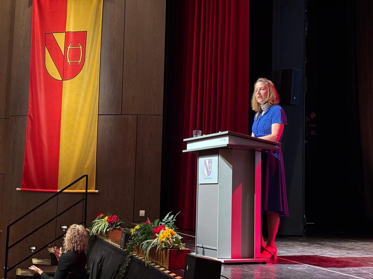 Oberbürgermeisterin Monika Müller macht in ihrer Neujahrsrede deutlich, dass in 2026 aufgrund der Finanzlage Verantwortung und Zusammenhalt gefragt sind. Foto: Stadt Rastatt/Isabelle Joyon Rede Oberbürgermeisterin Monika Müller beim Neujahrsempfang