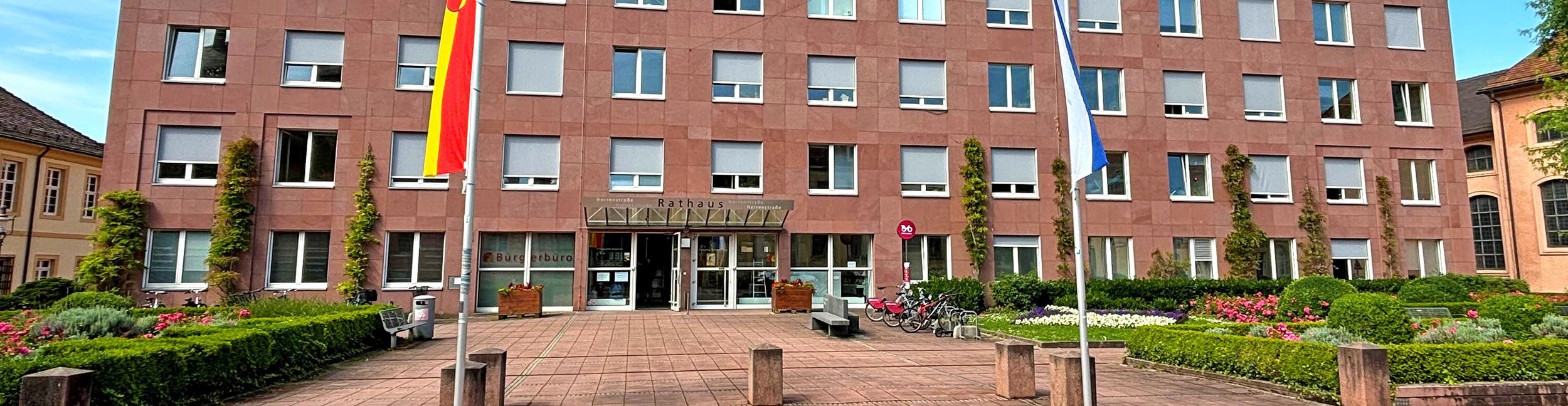 Grundbucheinsichtsstelle in der Herrenstraße 15. Foto: Stadt Rastatt/Isabelle Joyon Außenansicht Rathaus in der Herrenstraße 15