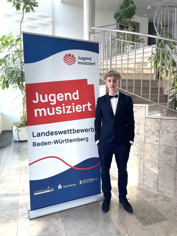 Pianist Louis Maximilian Paul freut sich über einen zweiten Preis. Foto: Simone Gollbach-Paul Pianist Louis Maximilian Paul freut sich über einen zweiten Preis.