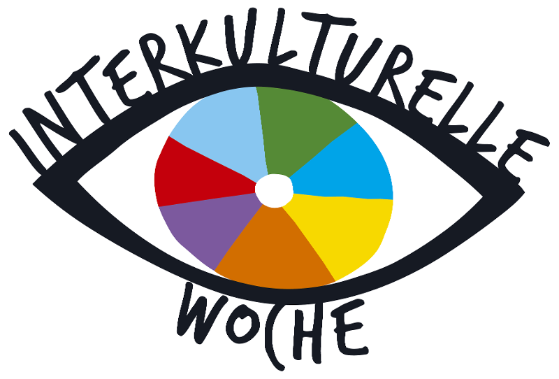 Logo der interkulturellen Woche: Auge mit mehrfarbiger Iris.
