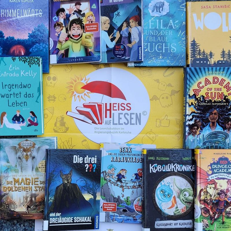 Logo des Leseclubs mit Sonnenschirm und Büchern, umgeben von Kinderbüchern