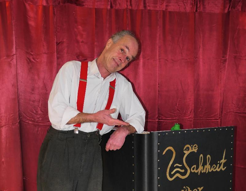 Bild von Achim Sonntag mit kleinem Frosch