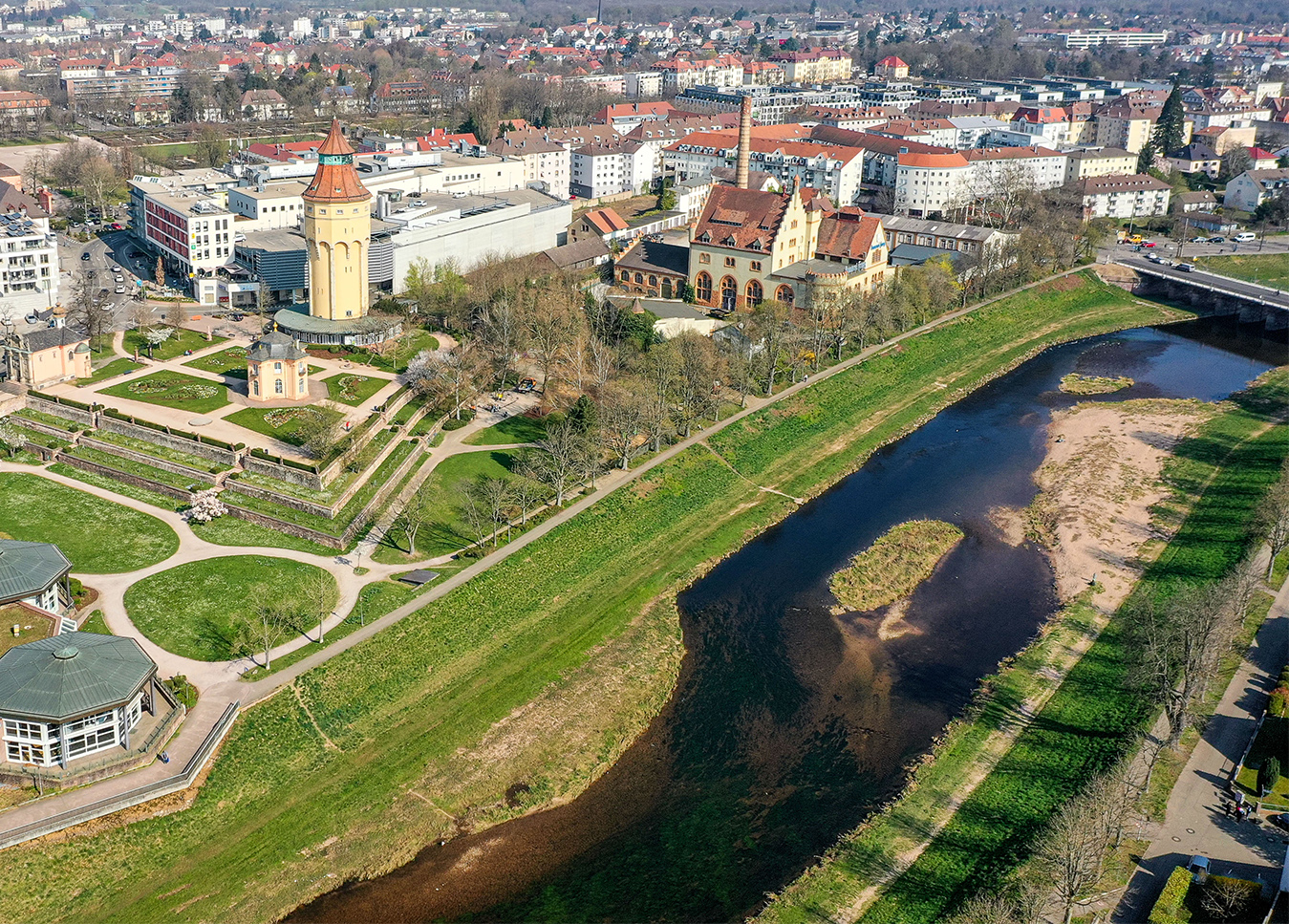 Vue aérienne de Murg Rastatt près de la BadnerHalle