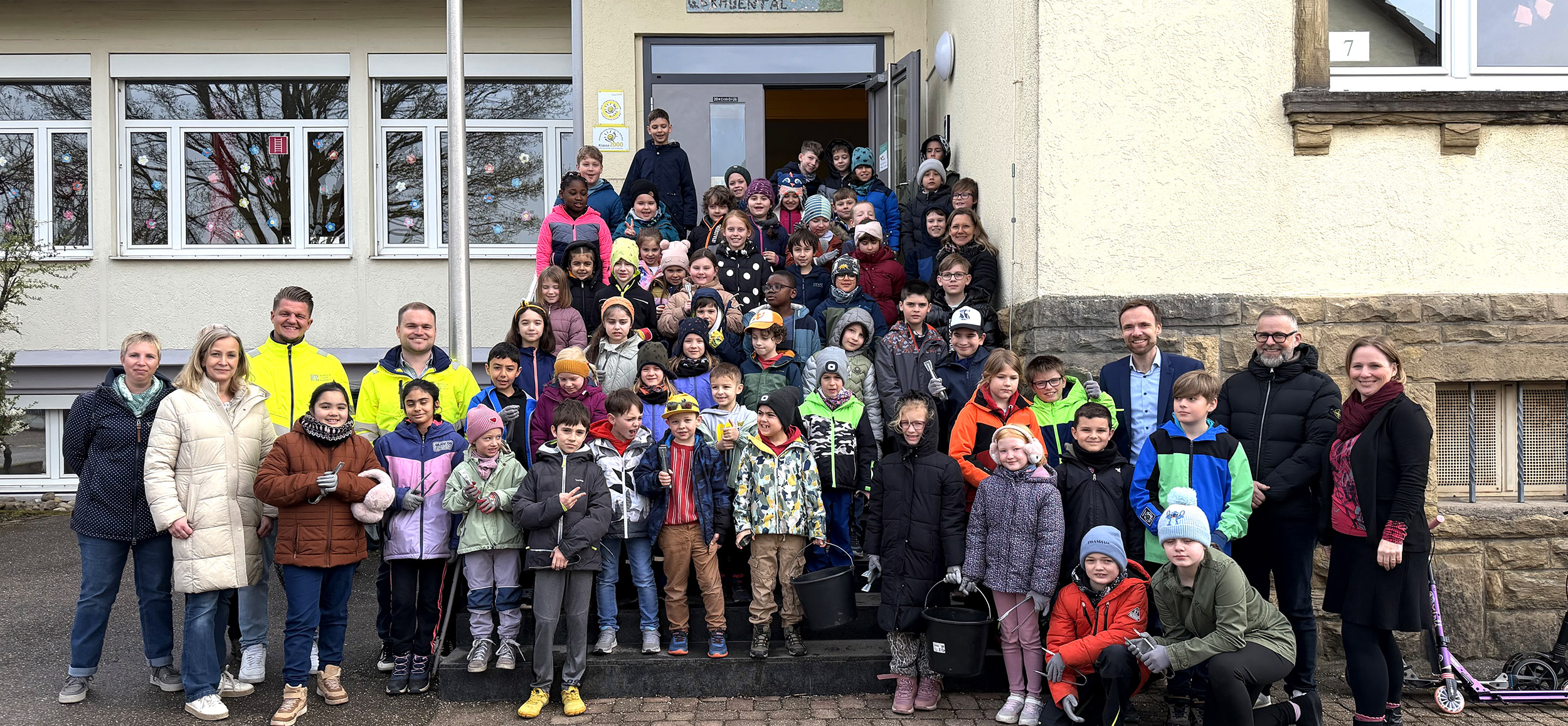 Bürger an Infoständen beim Infoabend Hochwasserschutz Murg